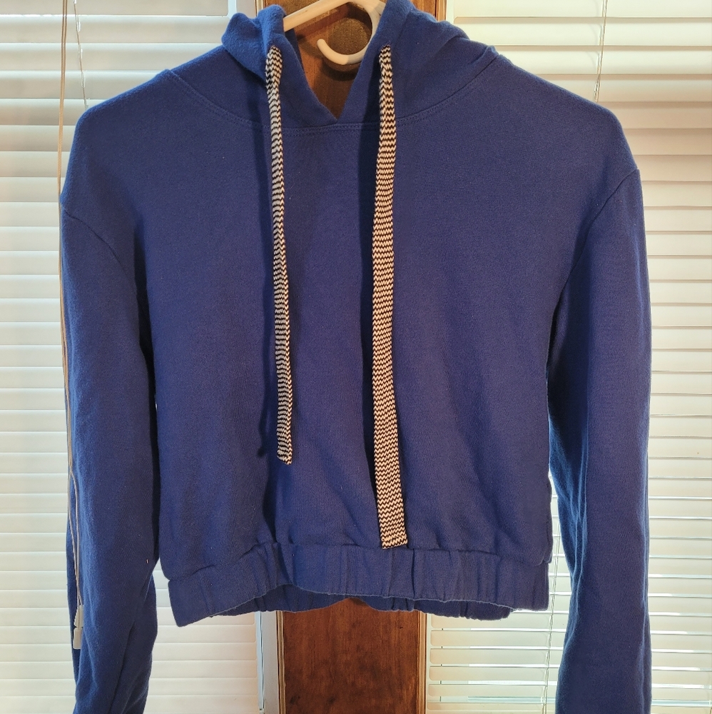 Blue cropped hoodie medium